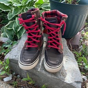 Flannel sperry high top sneakers